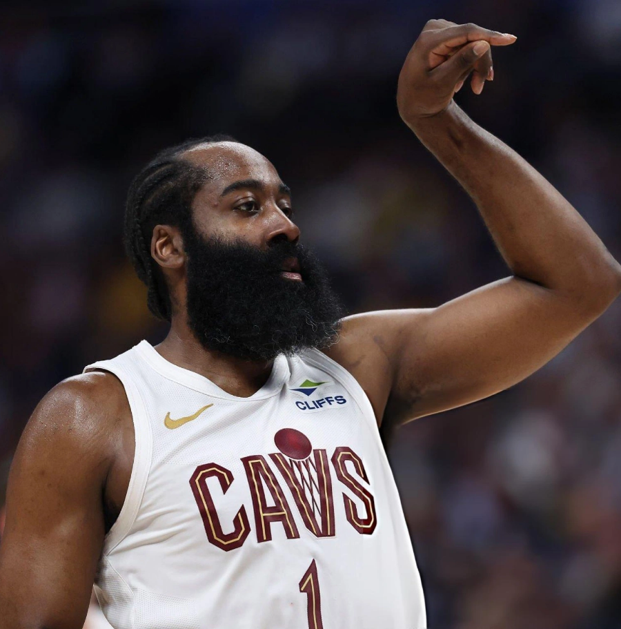美媒Crazy Stats晒出一组数据统计：
詹姆斯-哈登目前是NBA历史上生涯