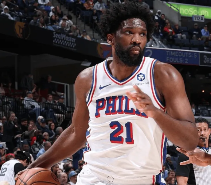 NBA记者Dave McMenamin在节目中谈及76人中锋乔尔-恩比德：
“在
