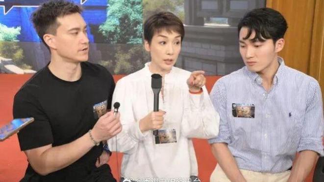 江美仪内地探店被抢手机点赞