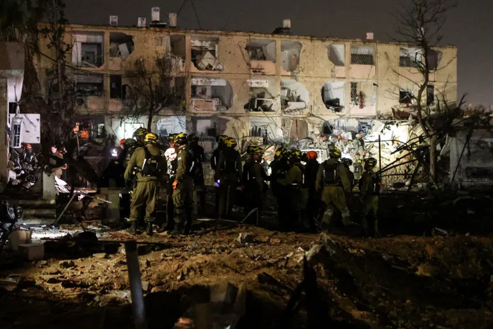 伊朗袭击以色列核设施附近城镇，造成上百人受伤