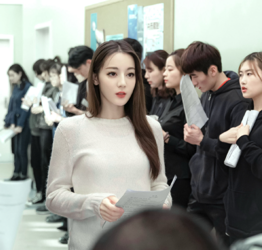 尽管面对的是未知的挑战和无数双审视的眼睛