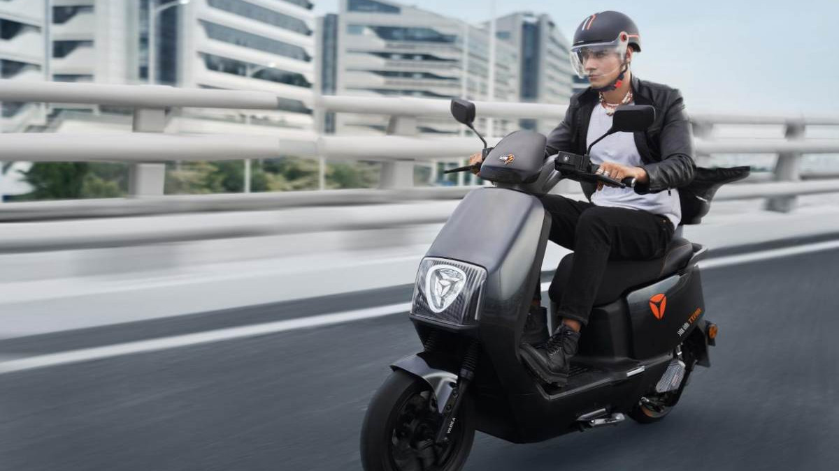 雅迪“强推”更新致车辆锁死，用户质疑其侵犯产品控制权