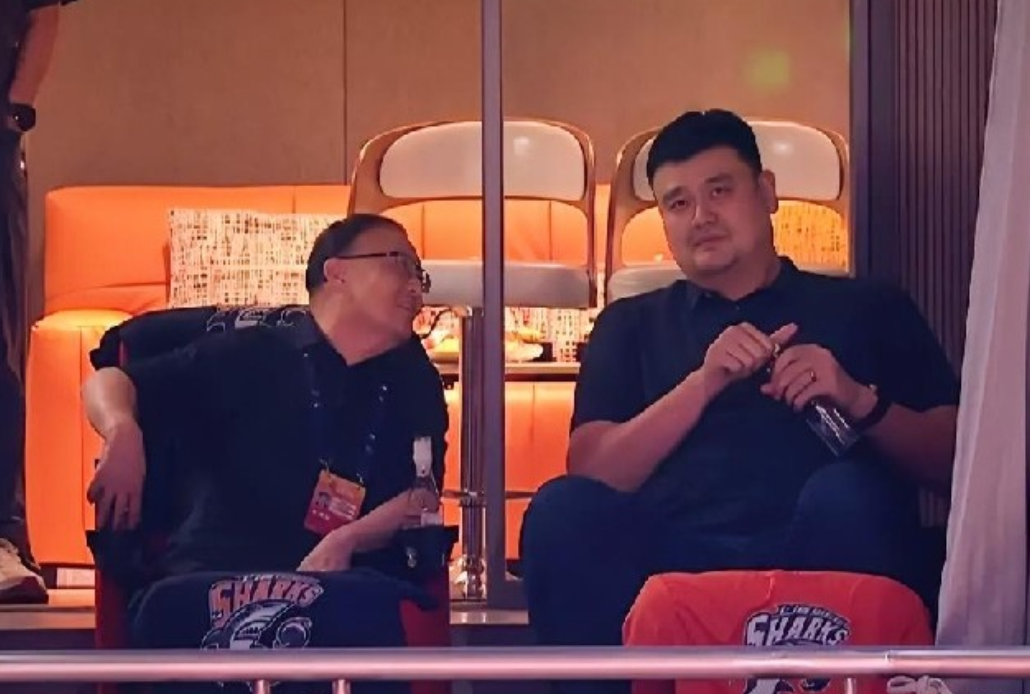 在姚明的见证下，上海队终于迎来了队史第二冠。

没有任何悬念，回到主场的上海队顺