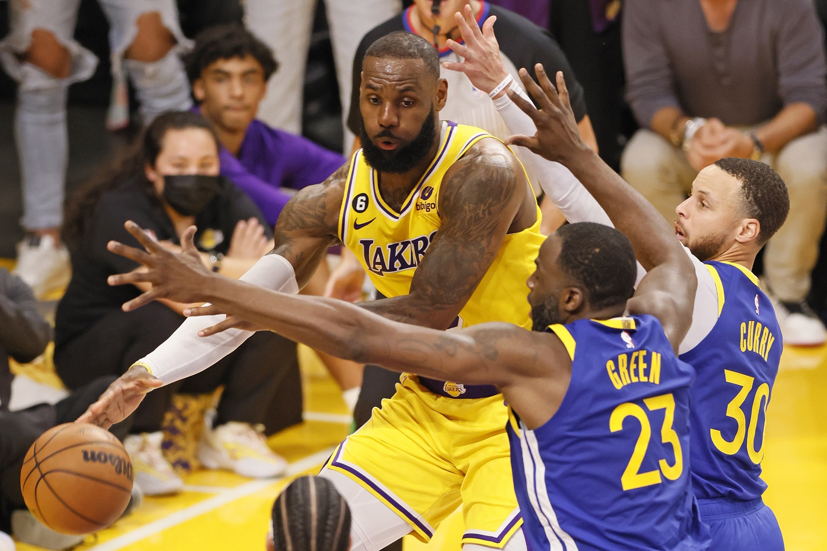 NBA最新一期的实力榜已经出炉，火箭队排名第十三，湖人队第七，费城76人队别看得