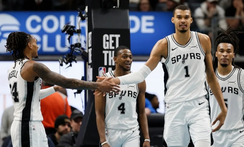 马刺用尚帕尼顶替巴恩斯，首发阵容的实力变得更强了：

1、后卫：福克斯——身高1