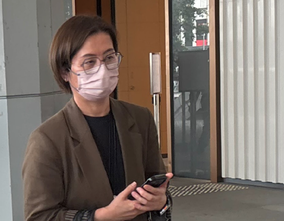 前TVB艺人吴家乐的妻子周蕙蕙出自香港豪门周亦卿家族
如今周亦卿家族正在就家族争