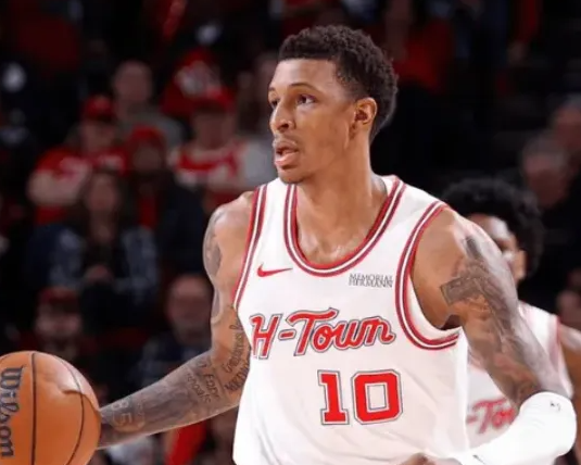 NBA常规赛，火箭111-107战胜独行侠。
据统计，火箭本场比赛送出33次助攻