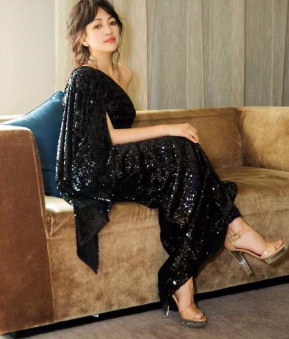 为什么罗海琼女士这样回应大妈感一个细节说明一切
最近有网友说，昔日最美的苏妲己现