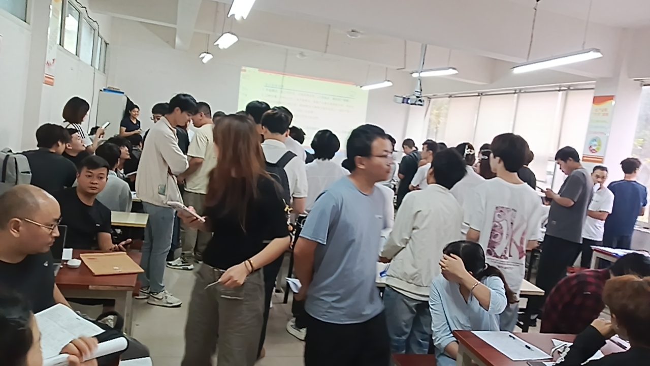 ​从140人到100人：璧山长秦专场面试里的制造业招聘新逻辑