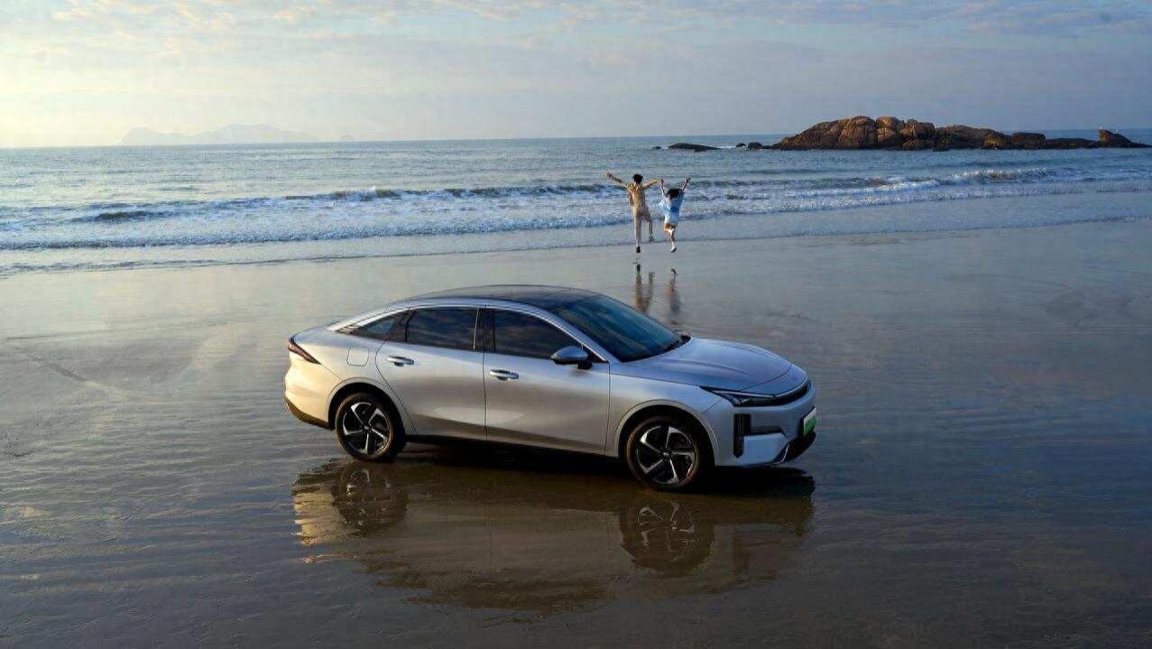 低油耗 + 大空间 + 高安全，家用混动首选银河 L6 EM-i