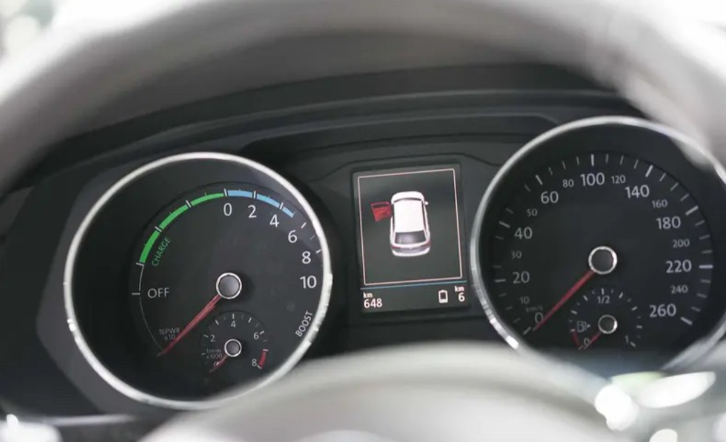 迈腾PHEV真的来了！3月31日首发，二季度就要上市，这速度杠杠的。它基本延续燃