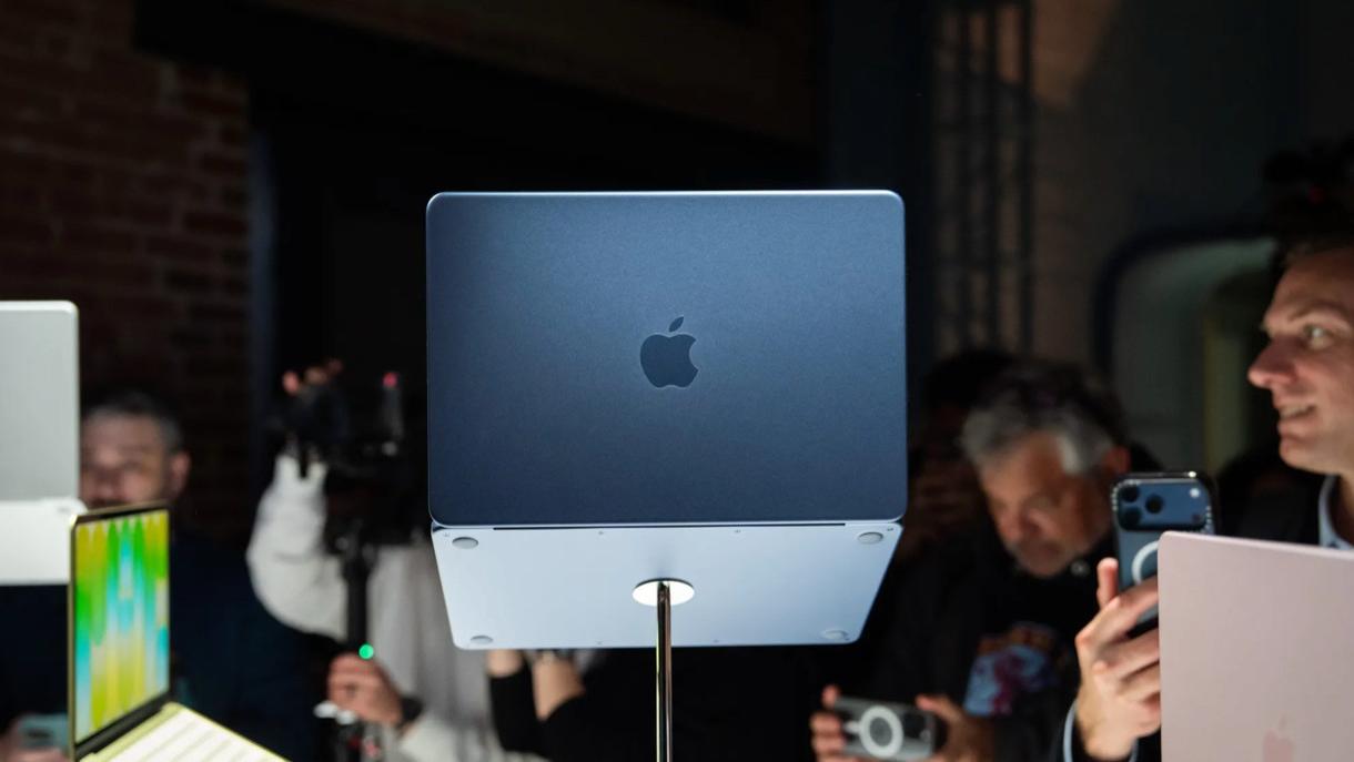 599美元只是诱饵！库克狂推“Ultra”全家桶，苹果正在布一个“两头通吃”的局