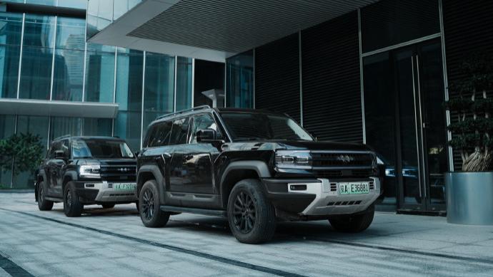 方程豹化身《惊蛰无声》国安小队移动堡垒