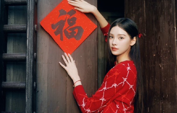 张艺上的新年美照，这状况确实还是很可以的吧！