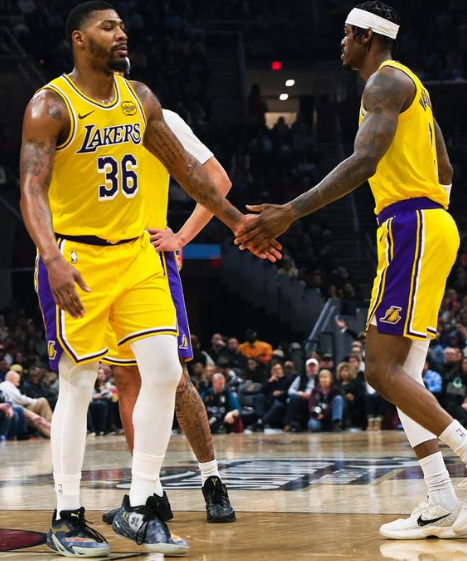 目前湖人这群角色球员都想留，但5kw空间够吗，还得去抢沃特森
斯玛特、肯纳德、八