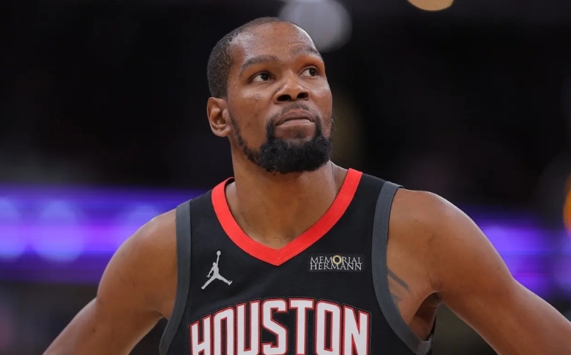 回头再看，拒绝勇士选择火箭，杜兰特去年这步棋或许走错了。

还记得上赛季勇士狂追