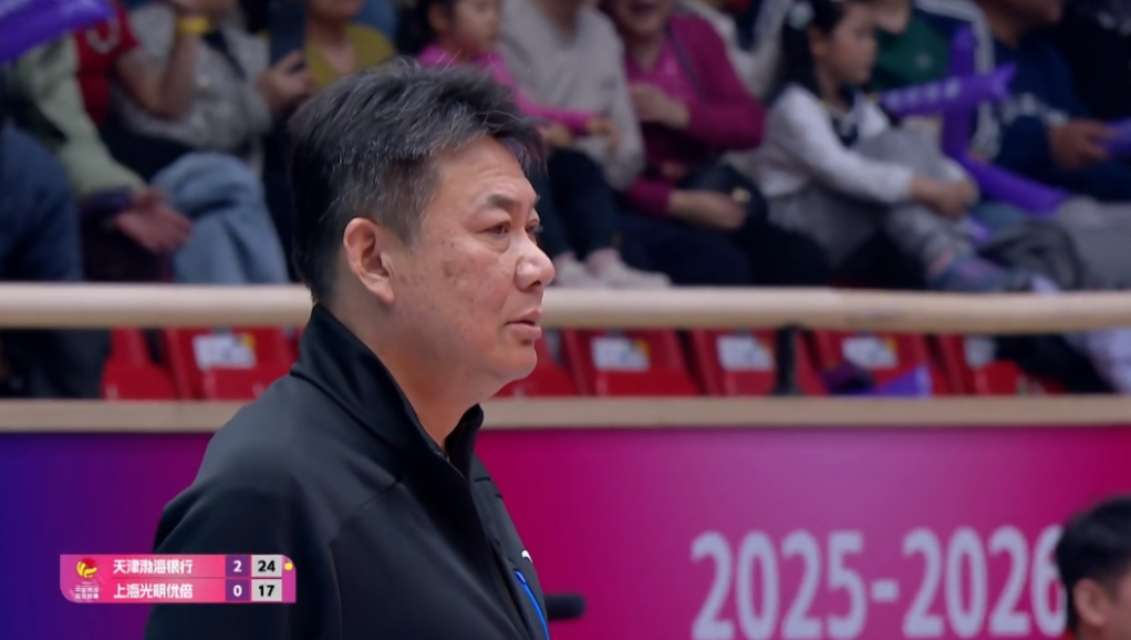 原以为上海女排三比零完胜却是三比零被完胜，有点太刺眼了吧？
一直被认为一套阵容打