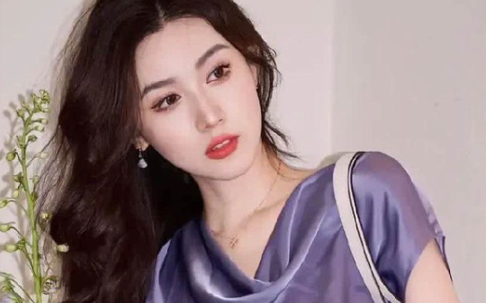 脑瘫婆婆被扔进狮山，儿媳正得意，下一秒监控画面让全网炸锅