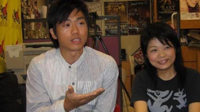 阮小仪丈夫样貌正式曝光，夫妻低调出行尽显恩爱
