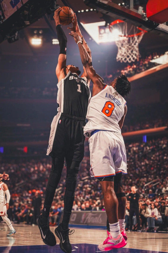 NBA更新官方社媒，表示：22岁155天的文班亚马是NBA总决赛历史上，第二年轻