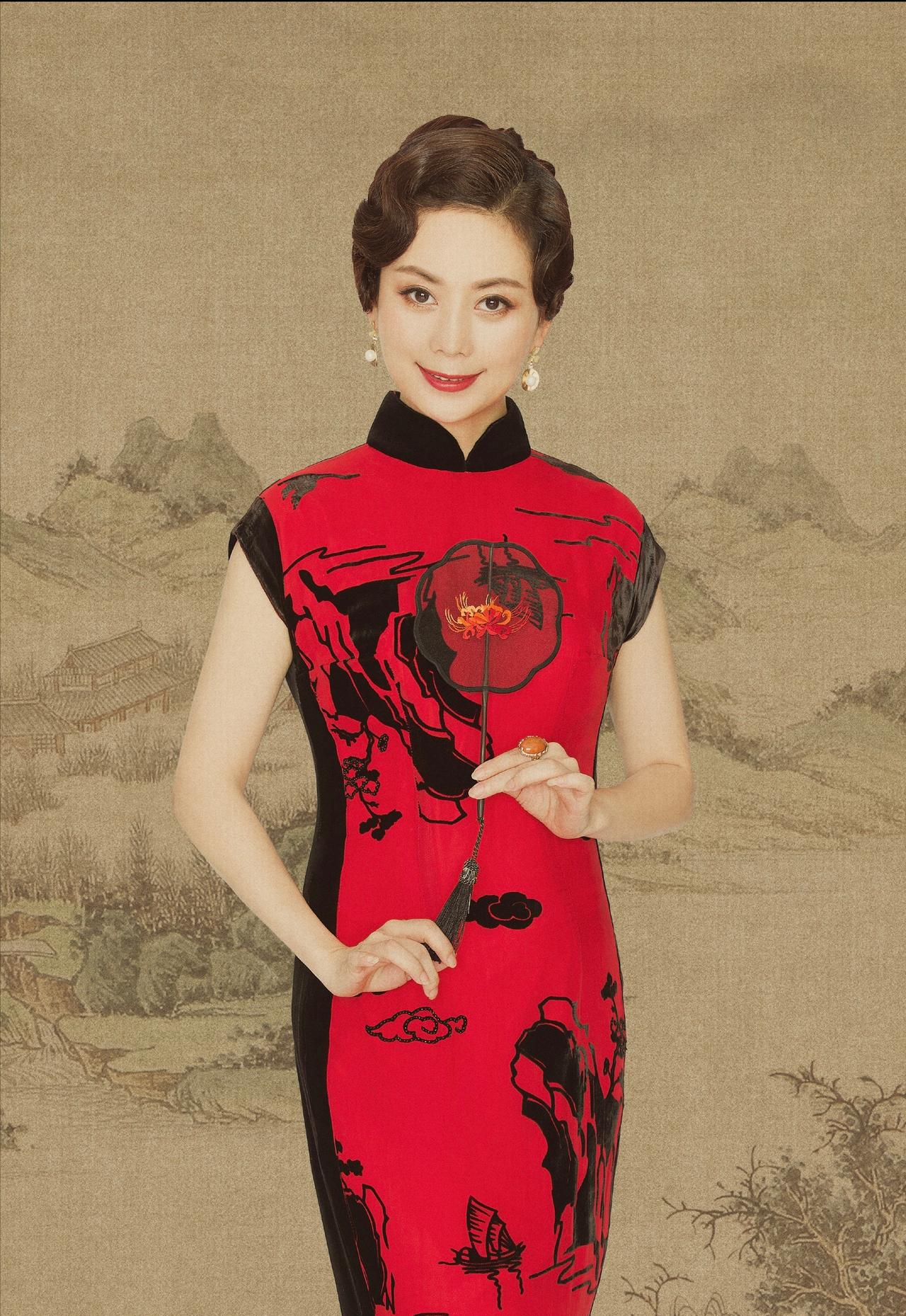 舞蹈家谭梅，是朱军的妻子，也是歌唱家谭晶的姐姐，谭梅说，朱军曾经有一段时间，事业