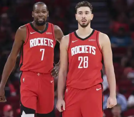 火箭先把开场防守强度保持住，奥科吉伊森阿门小贾和申金首发，空间先不要克制对面开场