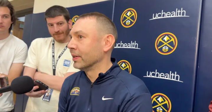 掘金教练大卫-阿德尔曼对杰登-麦克丹尼尔斯此前点名批评掘金防守的言论做出了回应。