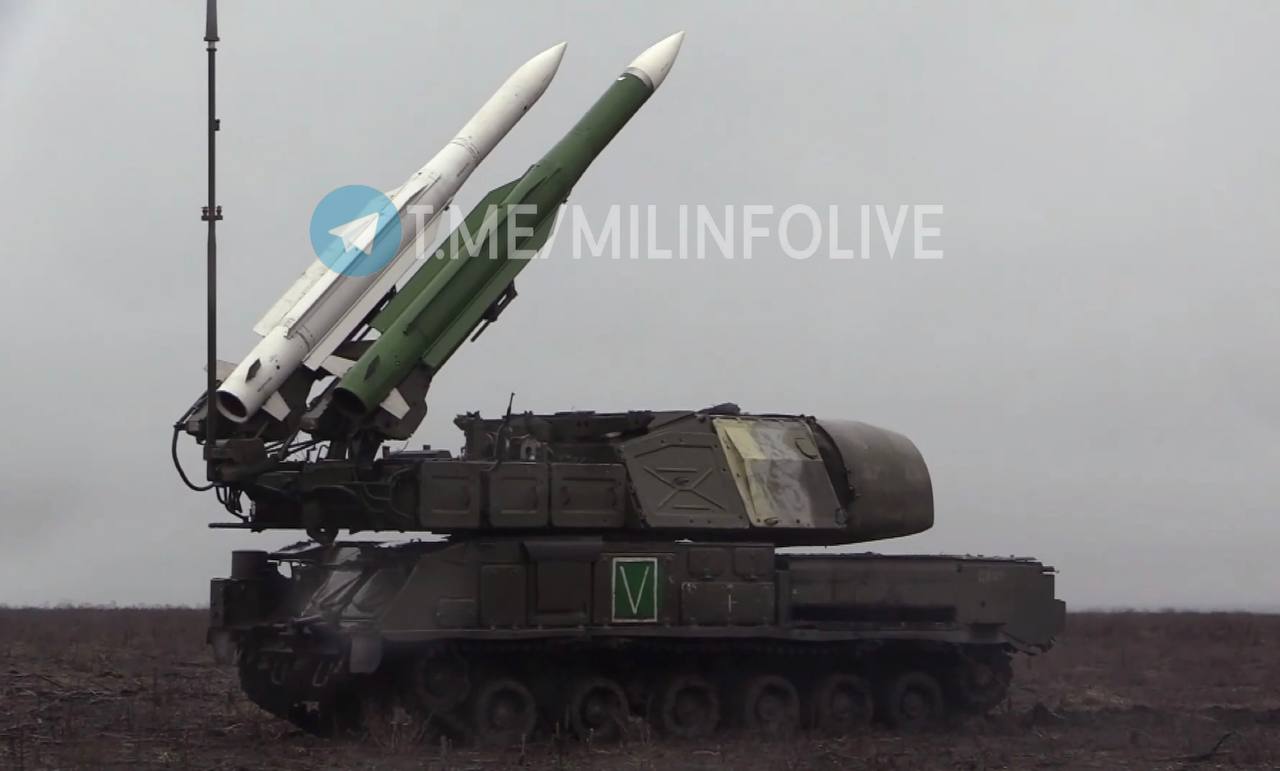 南顿涅茨克方向俄军的Buk-M1防空导弹系统 