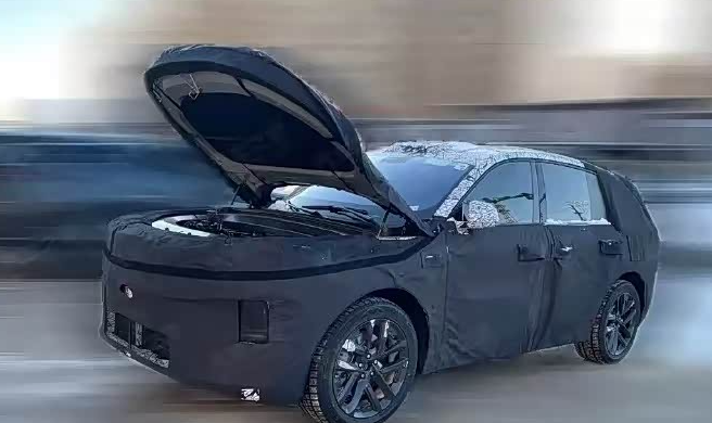 理想汽车，新款大五座SUV谍照曝光！
网络上曝光一组理想L系列SUV的新车谍照，