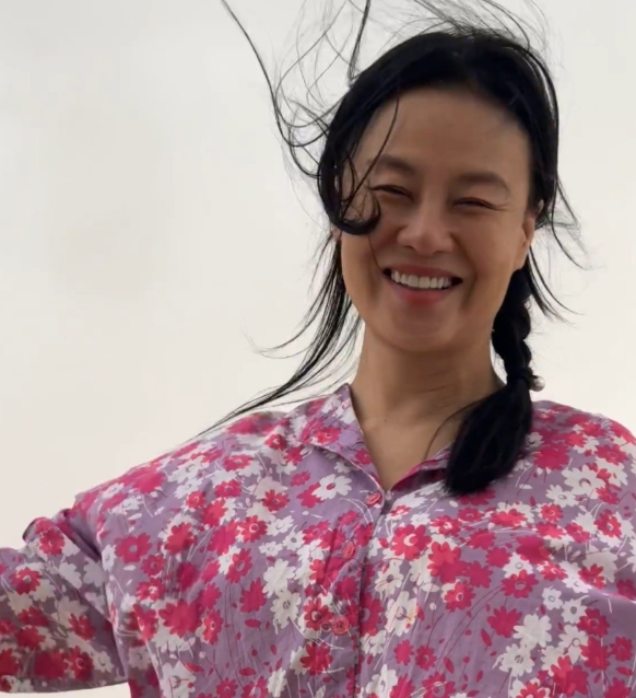 邬君梅发文为自己庆祝60岁生日