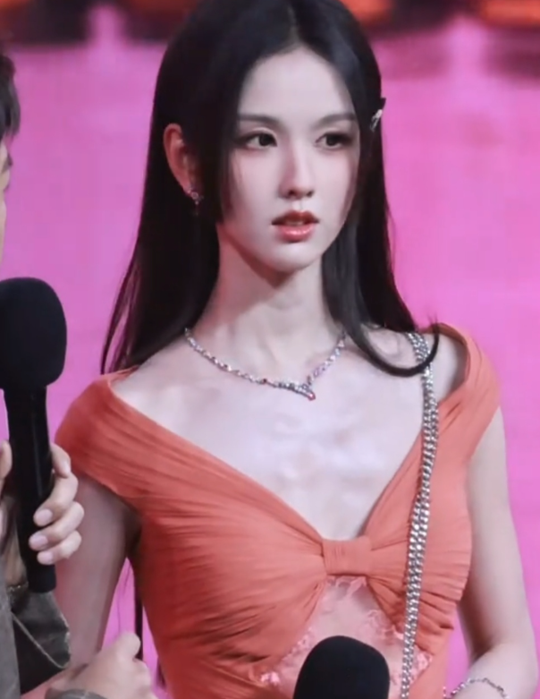 陈都灵完美诠释了，樱花树下谁都美