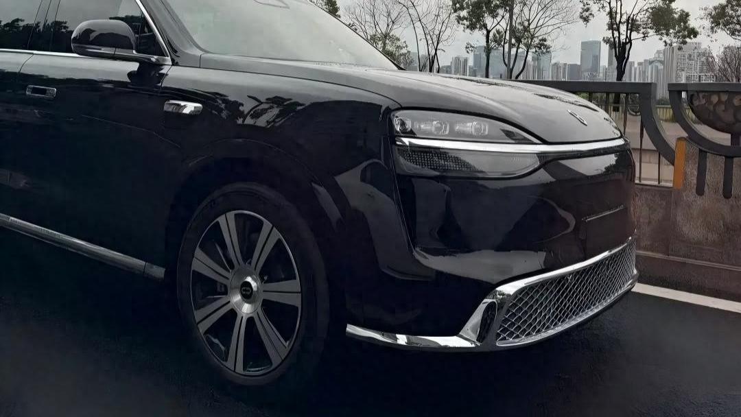 新款问界M9实车曝光！外观造型更大气，尺寸加长+续航提升