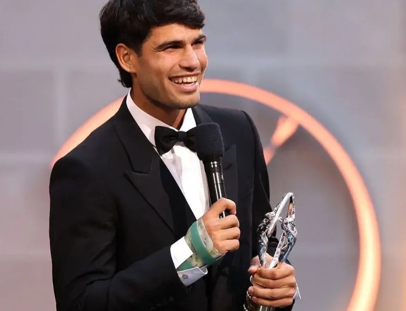 阿尔卡拉斯首次荣膺劳伦斯年度最佳男运动员奖，历史上男网获奖情况如下:
1.费德勒