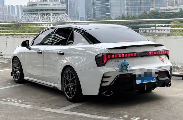 有没有人和我一样
觉得零克03这种素车最好看？不需要花里胡哨的改装，就这样最完美