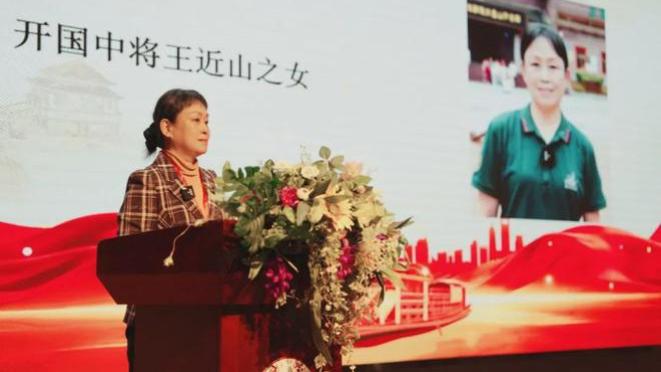 开国中将王近山之女王媛媛：生活中的父亲是一个爱读书、爱学习的人