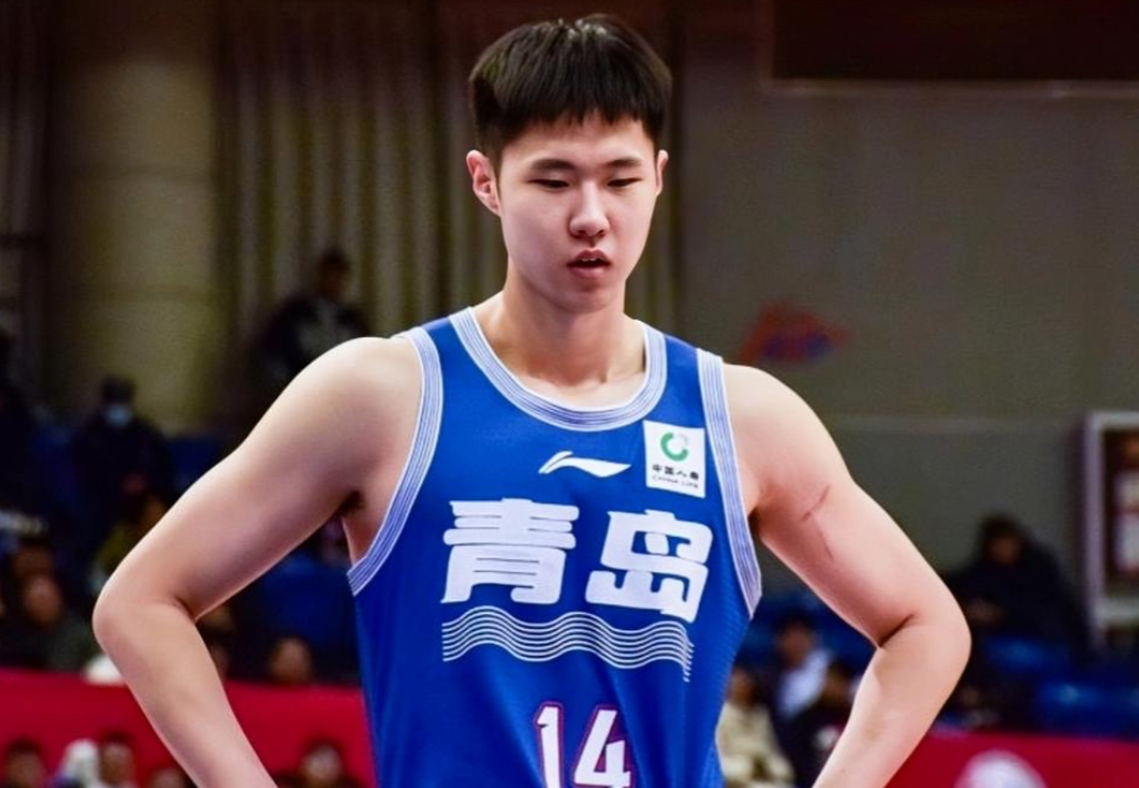 青岛、北控商业决策有人情味，赵佳义落户北京控股！
青岛俱乐部不吃亏，赵佳义的位置