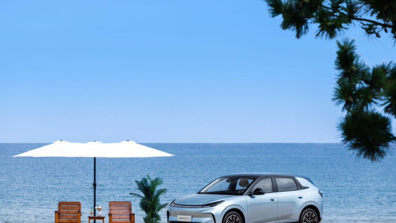 8万级纯电博弈，极狐T1用实用打破堆料迷局