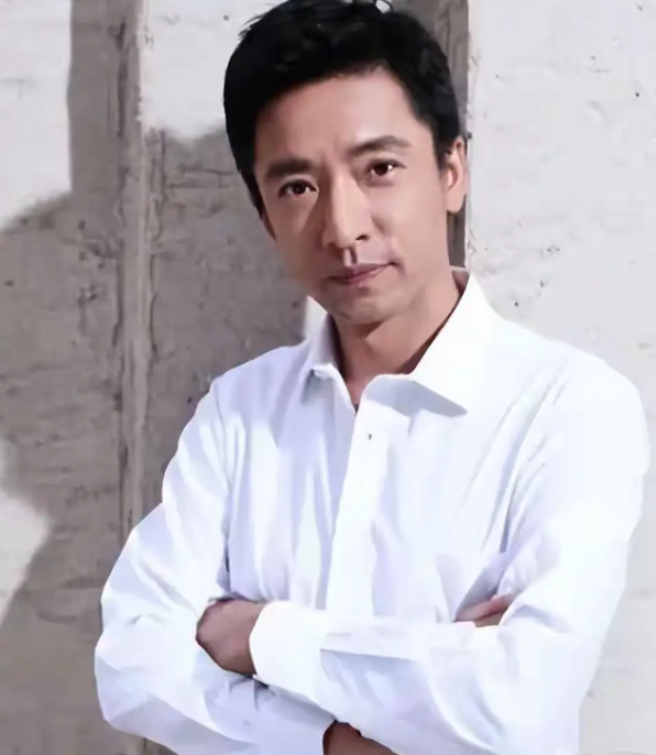 中统田湖的扮演者王鑫主动自首
不知道这位大爷是干了什么违法乱纪的事！这位王鑫的面