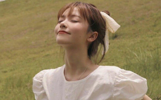 为抢妹妹的相亲对象，我跳河自杀威胁家人，正好被那男人给救了