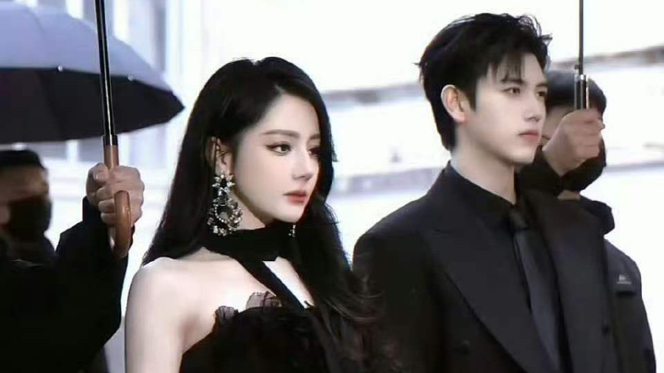 《白日提灯》同框引争议：是视觉年龄差，还是宿命感的极致拉扯？