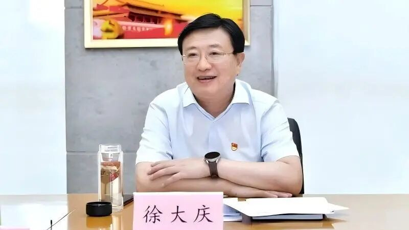 全国劳模、正厅级“一把手”落马：徐大庆被查背后的辽宁交投反腐风暴