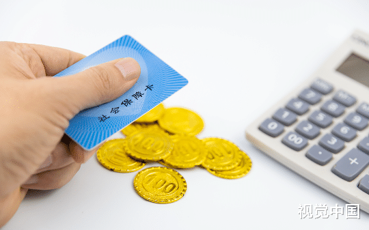老汉省380医保，孙子得病花30万！儿媳当众一巴掌，生生扇死了这个算计一辈子的抠门公爹