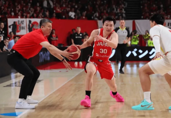 中日男篮大战后，赛后主帅郭士强谈到取胜秘诀！
昨日，中国男篮逆转战胜日本比赛打的