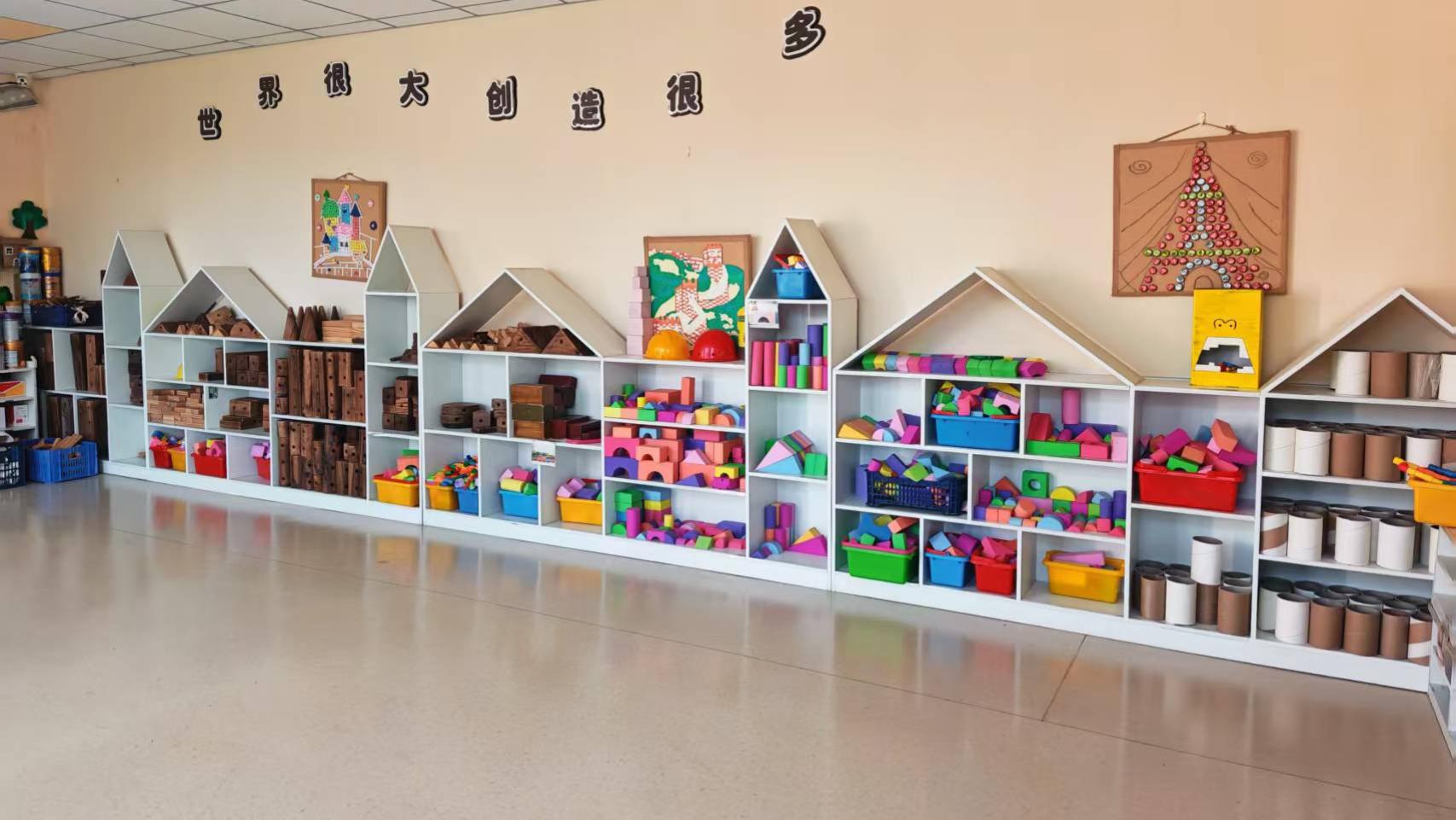 “应对家庭聚会3岁幼儿抢玩具，策略并非无章可循，8步巧妙化解”