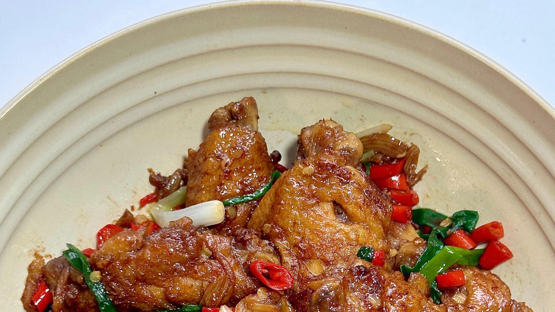 好吃到舔手指！香辣过瘾的红烧鸡翅！