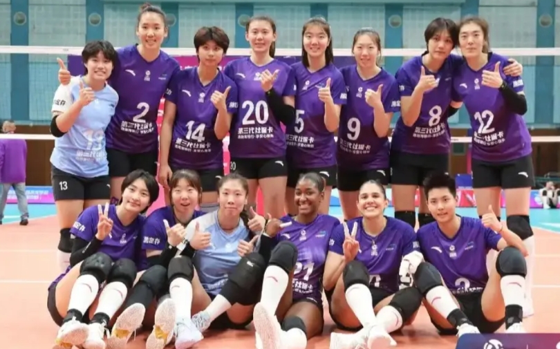 天津女排没拿冠军成了新闻！
天津女排二十四年拿了16次冠军，23次打入四强，只有