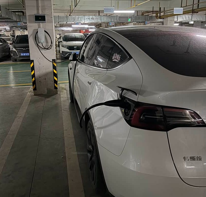 家用充电桩380V11KW，随用随充
三代桩，国网申请开通峰谷电，晚上11点以后