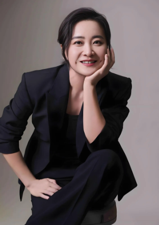 贾玲最近干了件"傻事"。两部电影票房快90亿，她本可以躺着数钱，上上综艺，继续当