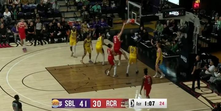 打南湾湖人两场比赛总结

南湾湖人在G联赛属于强队独一档的存在，小杨面对力量对抗