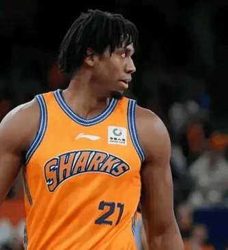 白边14分26篮板，上海男篮再度大胜广东完成赛季“三杀”。CBA常规赛，上海男篮